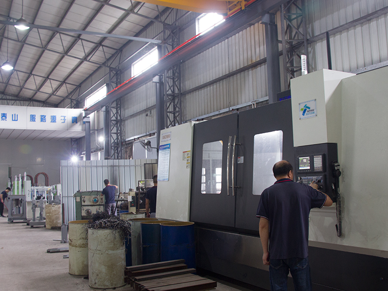 液態矽（guī）膠機生產車間